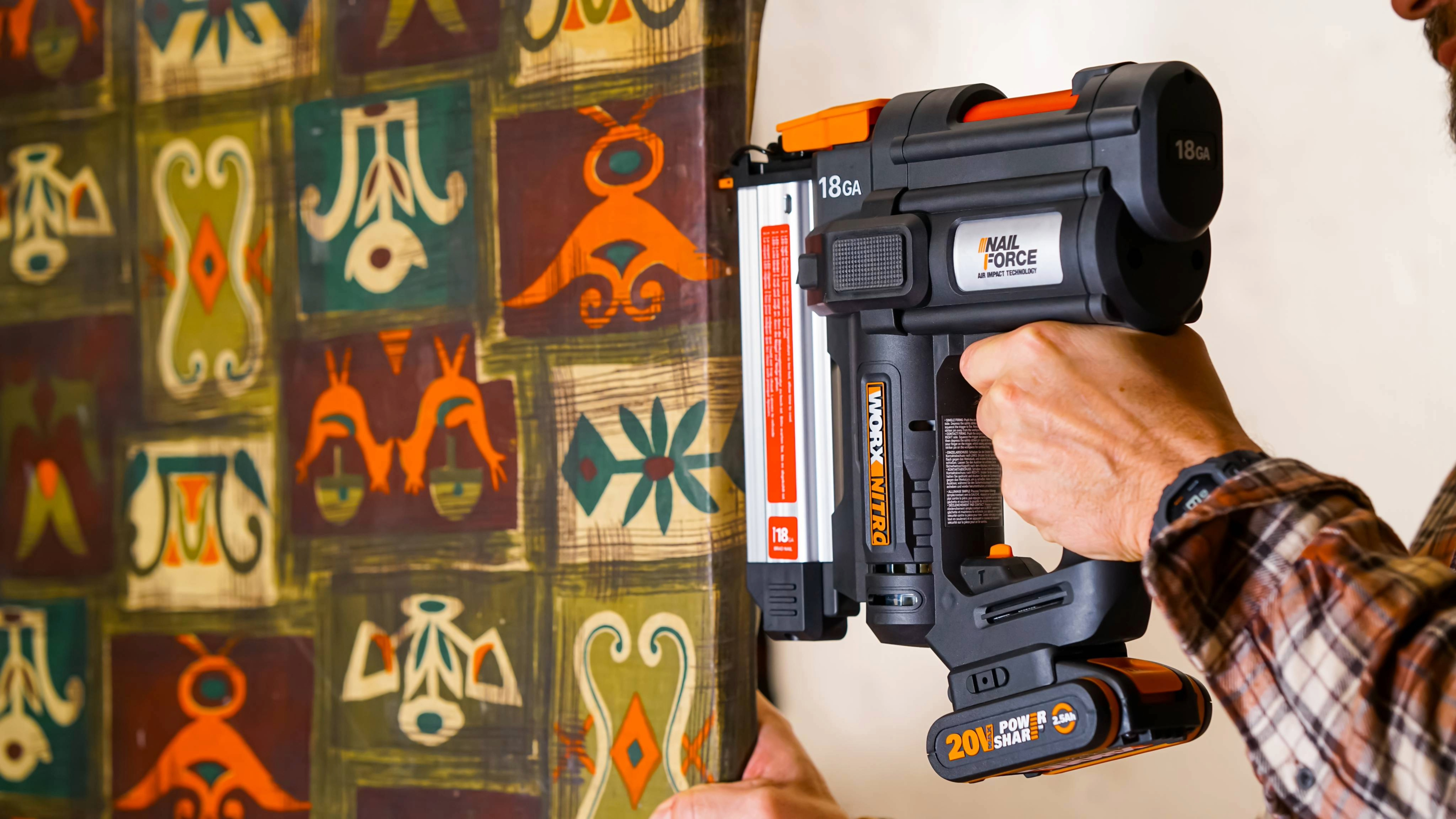 Worx WX842.9 - Clavadora de corona NITRO 20V (S/bat)